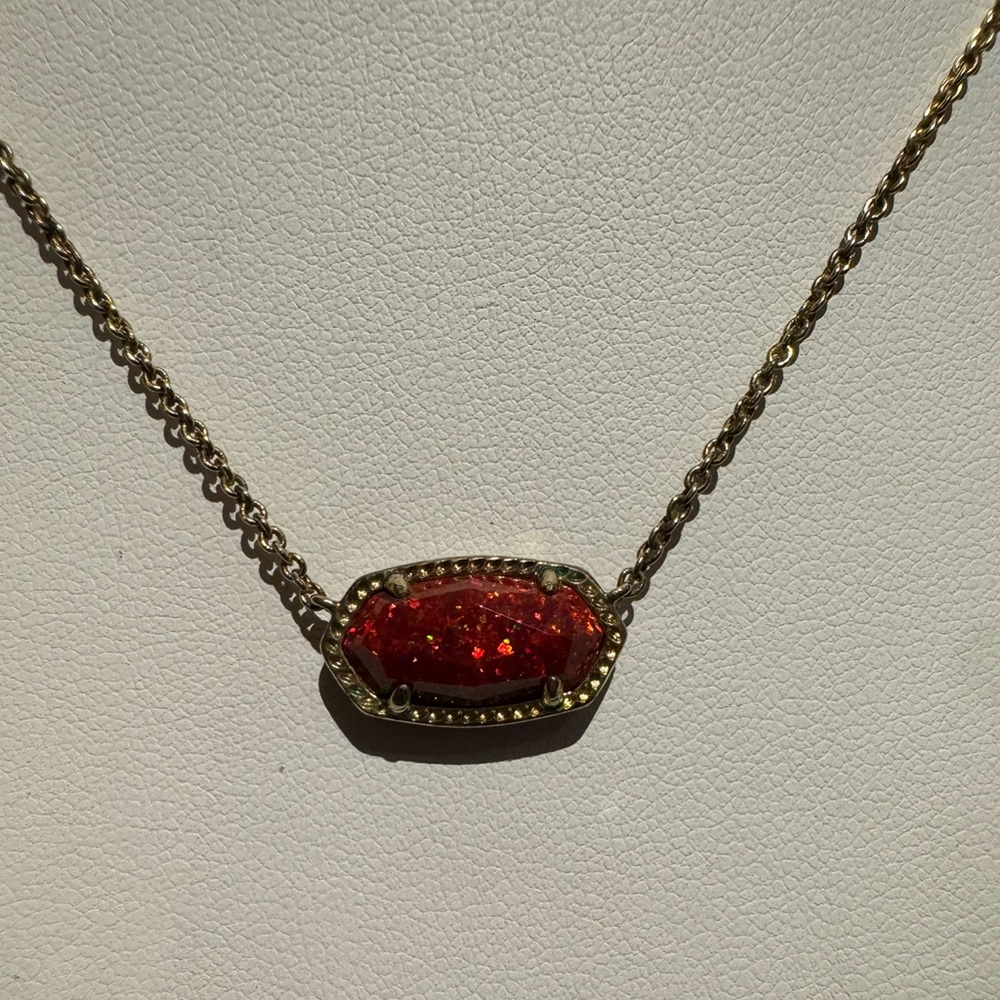 Kendra Scott Elisa Gold Pendant Necklace in Red Kyocera Opal - Picture 4 of 7